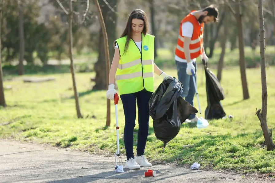 Want to Be Attractive to the Opposite Sex? Pick up Some Litter