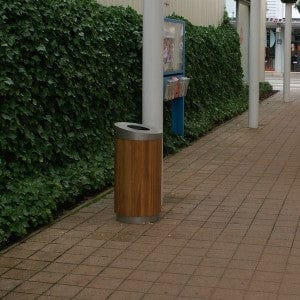 Heavy duty free standing litterbin under cover